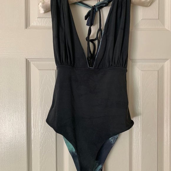 Camille Reversible Swimsuit with Removable Macrame - Picture 3 of 4